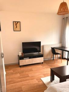 studio tout équipé, 1er étage, environs très calmes