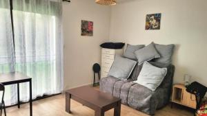 studio tout équipé, 1er étage, environs très calmes