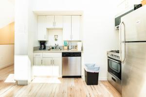 Modern LA 3-Bedrooms Loft Sleep 8 with 2-Parking in Hollywood