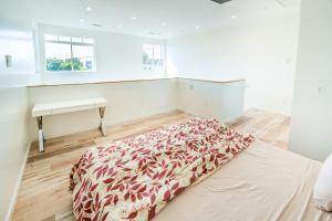 Modern LA 3-Bedrooms Loft Sleep 8 with 2-Parking in Hollywood