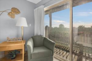 Pet-Friendly King Bed Studio with Pool and Hot Tub