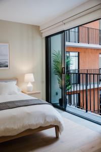 Chic Loft Near Roma Design, Comfort & Rooftop Pool