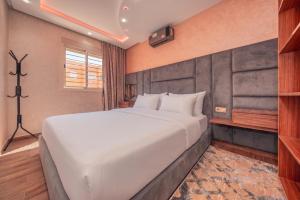 New luxury apartment, quiet, equipped, close to amenities
