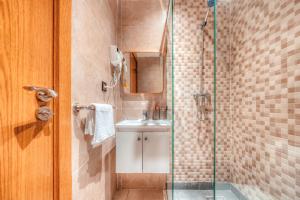 New luxury apartment, quiet, equipped, close to amenities
