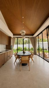 Suave Villa 3BR Forest Retreat KPN