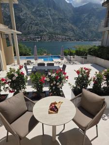 Luxury Studio Apartment with Sea View & Heated Pool