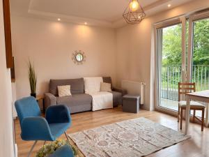 Bright & Cozy Riverside Apartment Balcony
