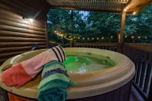 New Walk to Safari Park Hot Tub-Playset-Firepit
