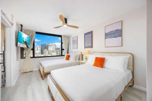 14Fl Renovated Ocean View with Pool & Parking