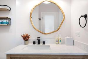 14Fl Renovated Ocean View with Pool & Parking