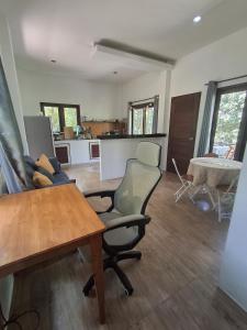 2 Aircons, Hammock, Ergonomic Chair, Fast WIFI