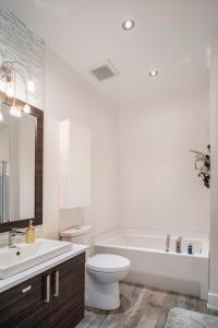 Stylish Chic 3 BDRS Apt near metro at MTL-N, Parking!