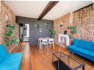 Riverfront apartment for 9-guests