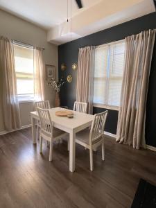 Urban 2BR Near LightRail Easy NYC and MetLife Access