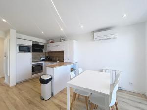 Palavas: Appart rénové F3 climatisé avec parking, 1ère ligne, accès plage, idéal pour 4 pers. - FR-1-715-36
