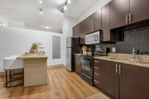 Luxury Buckhead loft close to shopping & dining