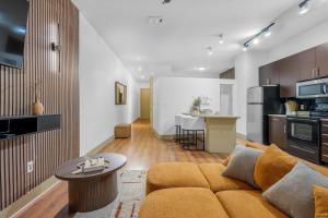 Luxury Buckhead loft close to shopping & dining