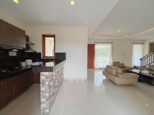 Spacious and Homey 3BR at Villa Casa De Uli By Travelio