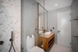 Six Palm 4 - 2BR Villa With Rooftop Near Padang Beach