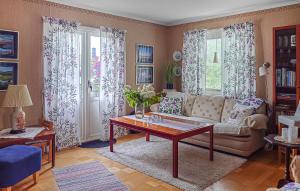 Cozy Home In Rönnäng With Wifi