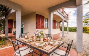 Stunning Apartment In Monteriggioni With Wifi