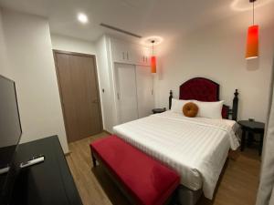 High Floor Luxury Residence 2-Bedroom with Skyline Panorama at Green Bay Hanoi