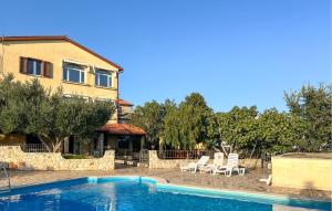 Stunning Home In Pomer
