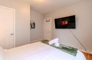 Modern 3BR 2BA Near Boston and MBTA Bright and Stylish