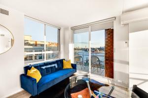 Stunning Opera House View Apartment