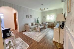 Classic Home 1