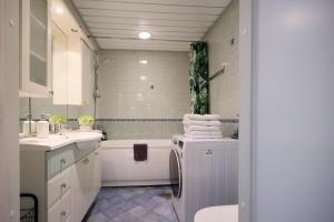 100 square meter 4-room central smart apt