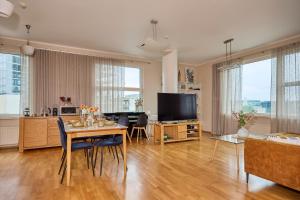 100 square meter 4-room central smart apt