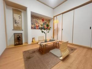 Urban Single-Family Villa 5-Minute Direct JR Access to Tennoji 13-Minute Direct Access to Namba 5-Minute Walk from Hiranoya Station on the Tanimachi JR Double Line 33 Minutes to Nara