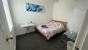 Double room with Shared bathroom - free WiFi