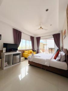 Kata Beachwalk Hotel and Bungalows