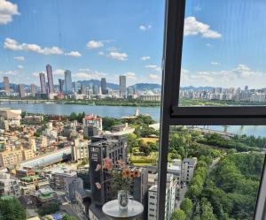 NEW DC! Stunning High Han River & Yeouido view! 1min Hapjeong Stn, 5min Hangang Park, 2Qbed, Brand-new apartment