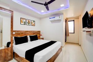 Collection O Prahlad Nagar Road Formerly Hotel Aura Inn