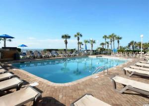 Grande Shores Oceanfront 3 Bdrm w Prime Views