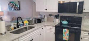 Grande Shores Oceanfront 3 Bdrm w Prime Views