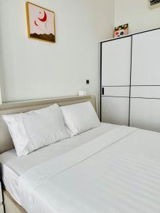 Luxury 2br Midtown The signature Block B