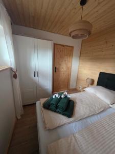 Leśne SPA Borsk Domki z Basenem, Sauną i Balią na Kaszubach nad Jeziorem Wdzydzkim