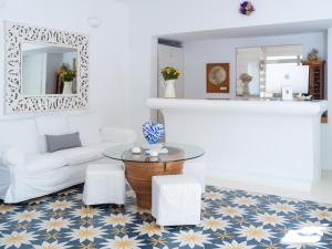 Rhenia Mykonos Hotel & Bungalows