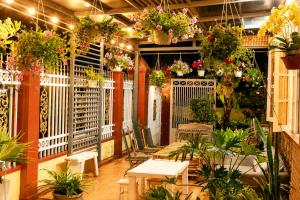 Thềm Homestay