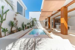 Luxury 2BR Villa Balin Pool & Sunken Lounge Canggu
