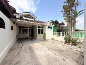 Taman Daya Cottage Family cozy house 15 min to Ikea Aeon