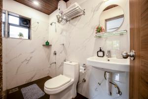 Go Offline Homes - Designer 2BHK with Pool Near Candolim