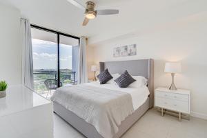 805MM DOWNTOWN DORAL CONDO 2 BEDROOMS & 2 BATHROOMS
