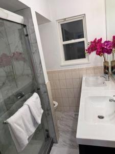 Only 99 per night - Near Airport and Downtown - Close to Dinning & Shopping & Transportation - Friendly and Secure Location - Book ASAP
