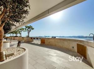 Palm View 1BR with Private Beach Emaar Beachfront
