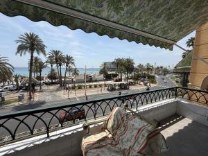 Terraza de Ensueño frente a la Playa del Postiguet by Turihome